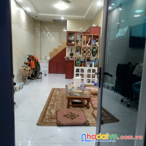 Nhà 3 tầng, giá 1,45 tỷ ở phố đại từ, giáp bát