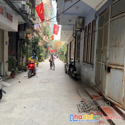 Bán nhà tây sơn. đống đa. lô góc. ô tô. dt 70m2. mt 8.6m. 4 tầng. giá 22.8 tỷ.