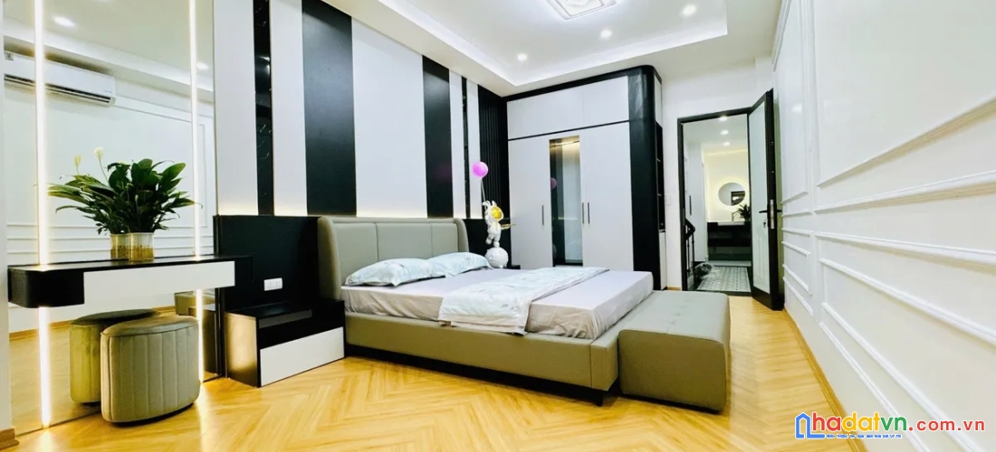 Bán nhà trần duy hưng. cầu giấy. thang máy. ô tô. dt 48m2. mt 3.8m. giá 16.4 tỷ