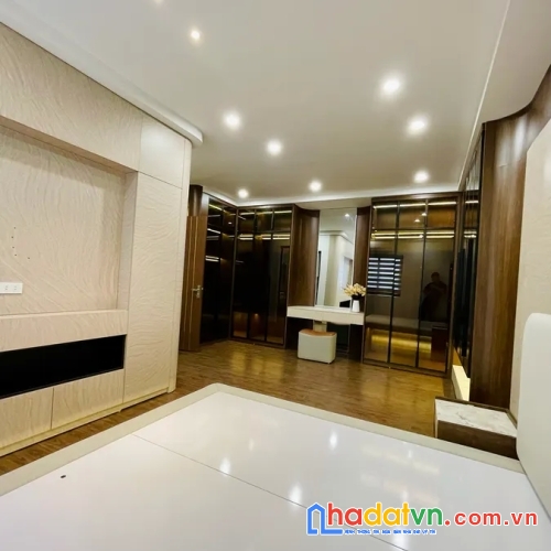 Bán nhà giải phóng. hoàng mai. thang máy. lô góc. ô tô. dt 73m2. mt 6.2m. giá 20.7 tỷ.