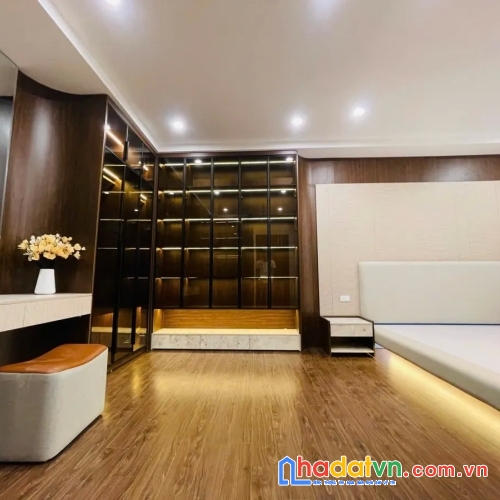 Bán nhà giải phóng. hoàng mai. thang máy. lô góc. ô tô. dt 73m2. mt 6.2m. giá 20.7 tỷ.