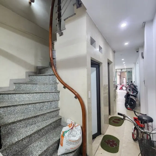 Bán nhà quan nhân. thanh xuân. 6 tầng thang máy, ô tô. dt 56m2. mt 3m. giá 20.7 tỷ