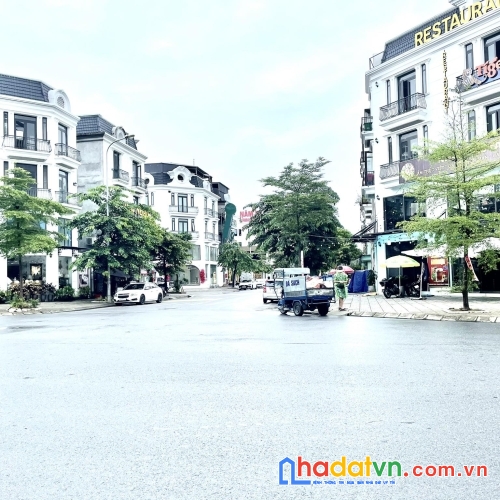 Cho thuê nhà nguyên căn,mbkd 180m2 6 tầng 1 tum trung tâm trâu quỳ/gia lâm,3 mặt tiền đường