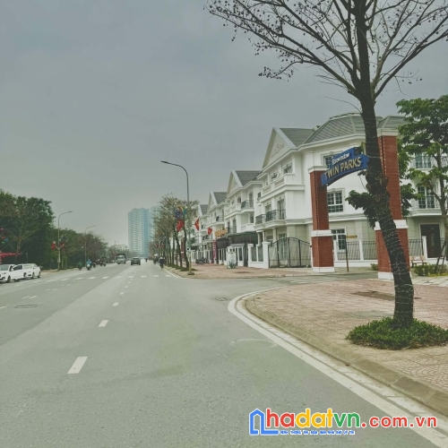 Cho thuê biệt thự mặt phố thành trung/trâu quỳ 200m2 đường 30m view hồ,công viên