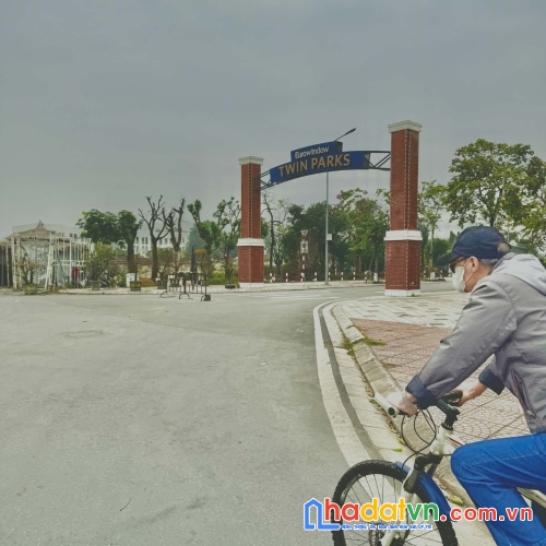 Cho thuê biệt thự mặt phố thành trung/trâu quỳ 200m2 đường 30m view hồ,công viên