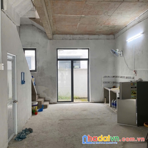Nhà phố liền kề, nhiều tiện ích, giá sinh viên, phù hợp cho thuê kho bãi hoặc ở