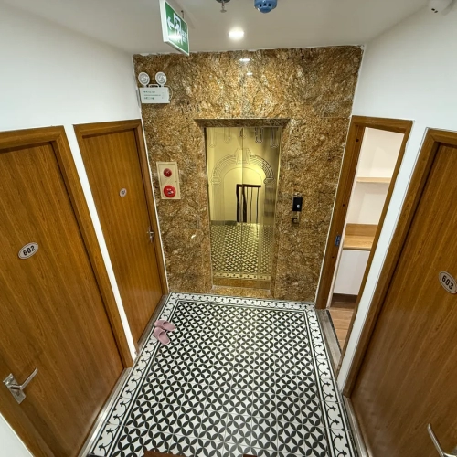 Bán nhà chùa láng. đống đa. 10 tầng thang máy. ô tô. dt 102m2. mt 5.5m. giá 53.6 tỷ