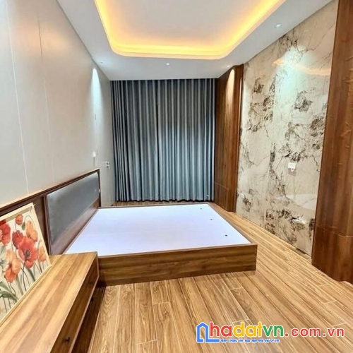 Bán nhà chợ khâm thiên. đống đa. 6 tầng thang máy. lô góc. dt 32m2. mt 3.8m. giá 9.87 tỷ.