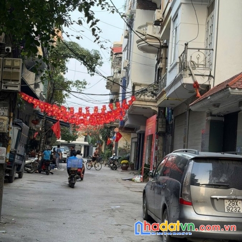 Bán nhà giải phóng. hoàng mai. 7 tầng thang máy. ô tô. dt 76m2. mt 4.1m. giá 25.6 tỷ