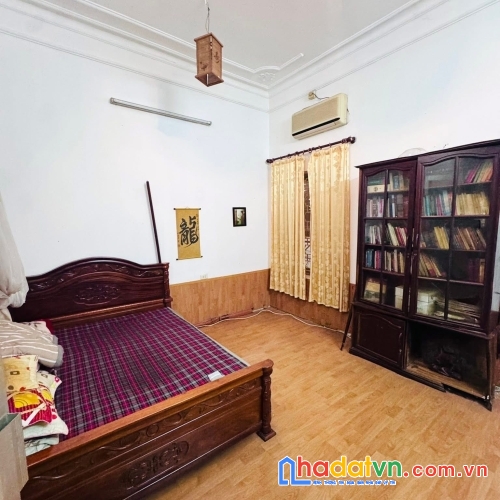 Bán nhà phố lê trọng tấn, thanh xuân 120m, 3 tầng, mt 5m. giá: 40 tỷ. lh: 0937158386