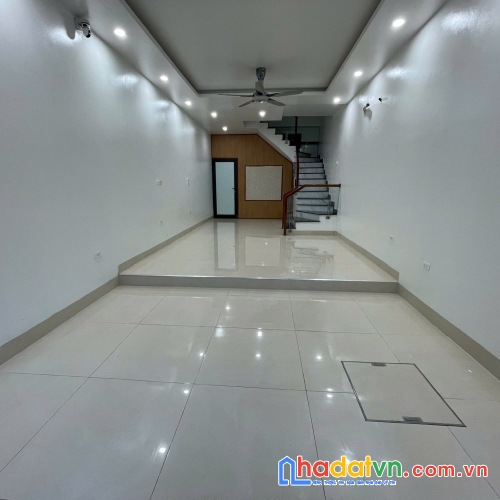 Cho thuê nhà nguyên căn 90m2 5 tầng mtien 6m trung tâm trâu quỳ, gia lâm đường 11m