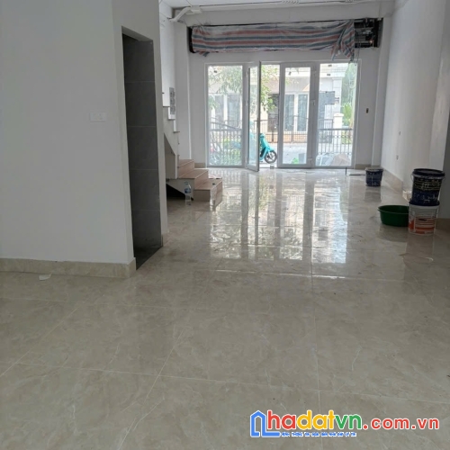 Cho thuê nhà nguyên căn 90m2 5 tầng mtien 6m trung tâm trâu quỳ, gia lâm đường 11m