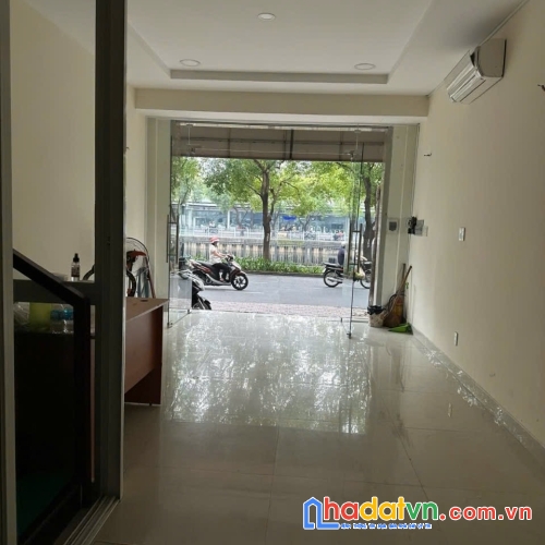 Cần bán gấp nhà mặt tiền dt 4m x 13.5 (nở hậu 4m50)