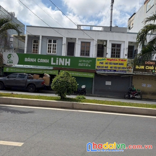 Bán nhà mt đường phú thuận , q7. dt 18x10m 1 lầu . hiện tại xây 4 căn , vị trí vàng kdbb.