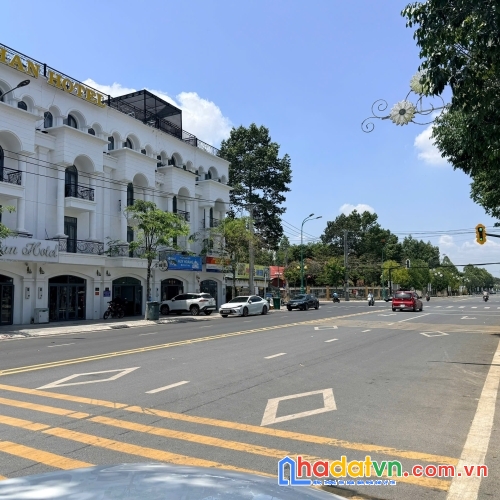 Cần bán: nhà phố 1 trệt 3 lầu, 4,7 tỷ, liền kề vincom tp tây ninh, nh hỗ trợ vay 70% lãi suất ưu đãi