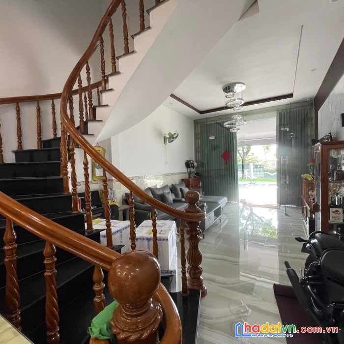Bán gấp nhà yên khê, thanh khê, 2 mặt tiền, gần biển, 3 tầng, nhà đẹp vào ở ngay