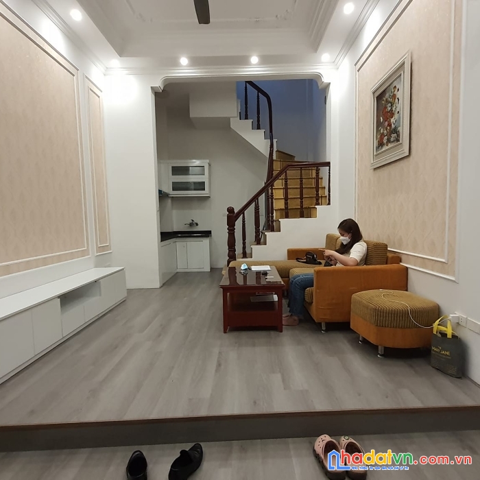 Gia đình cần bán nhà lạc long quân, tây hồ, 15m ra ô tô, sát phố, 39mx5t, 6pn, chỉ 4.93tỷ