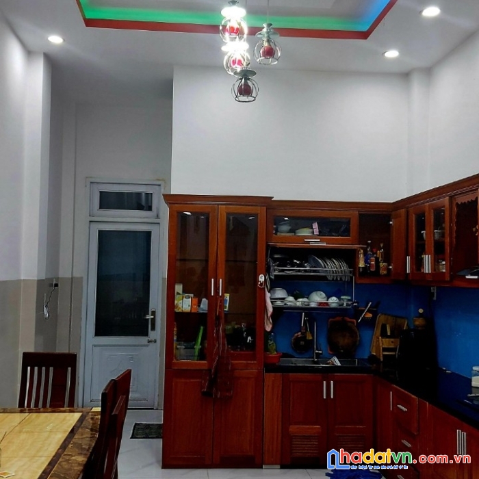 Nhà 4 tầng đẹp xuất sắc, chỉ 6.2 tỷ, bình tân, lê trọng tấn.