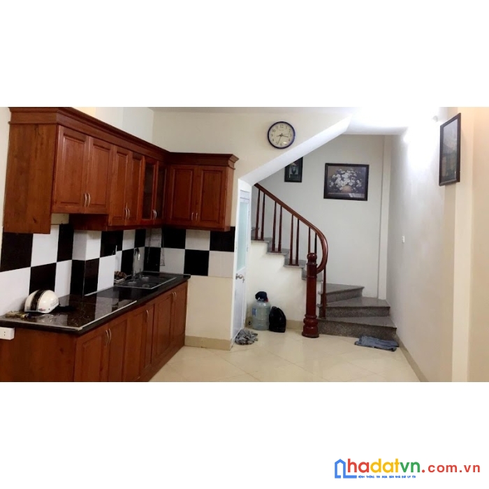 Bán gấp nhà võ chí công, cầu giấy, 35mx5t, sát phố, 3 gác, chỉ 3.7 tỷ.