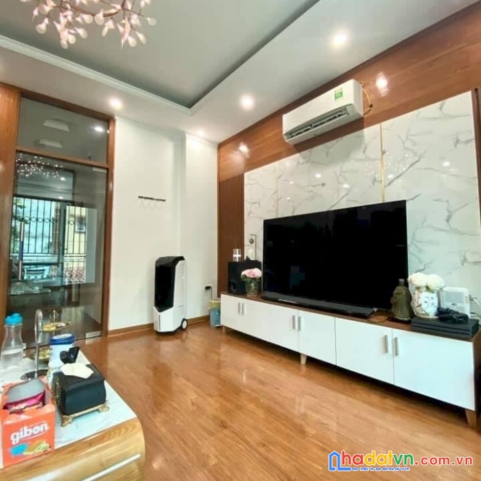 Hot- chỉ với hơn 3 tỷ có hộ khẩu kim mã-nhà 40m2 5 tầng- cách phố vài chục mét