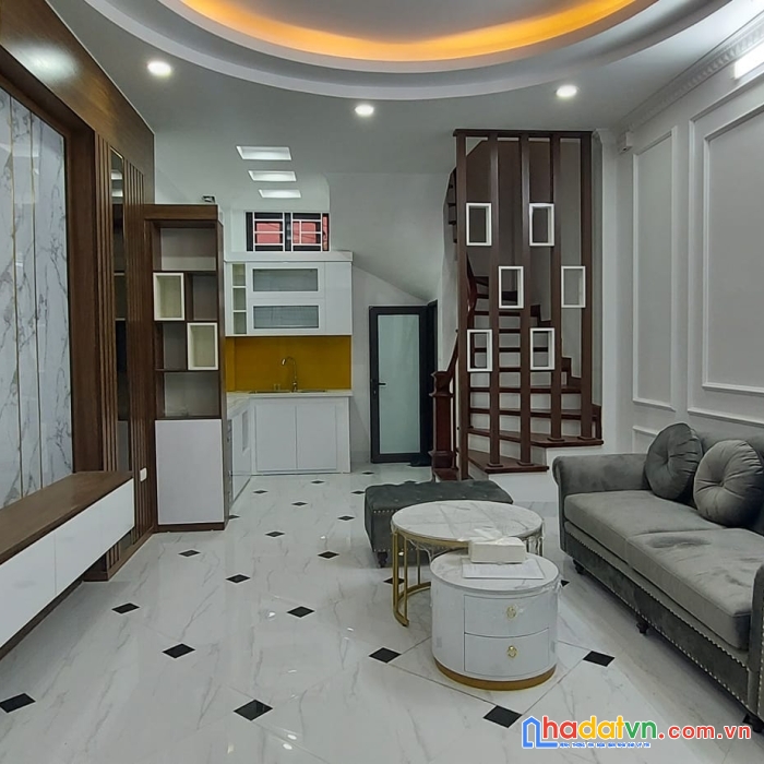 Nhà đẹp, siêu hiếm, lạc long quân, 10m oto đỗ, 3 thoáng, 33mx6t, chỉ 4.33 tỷ.