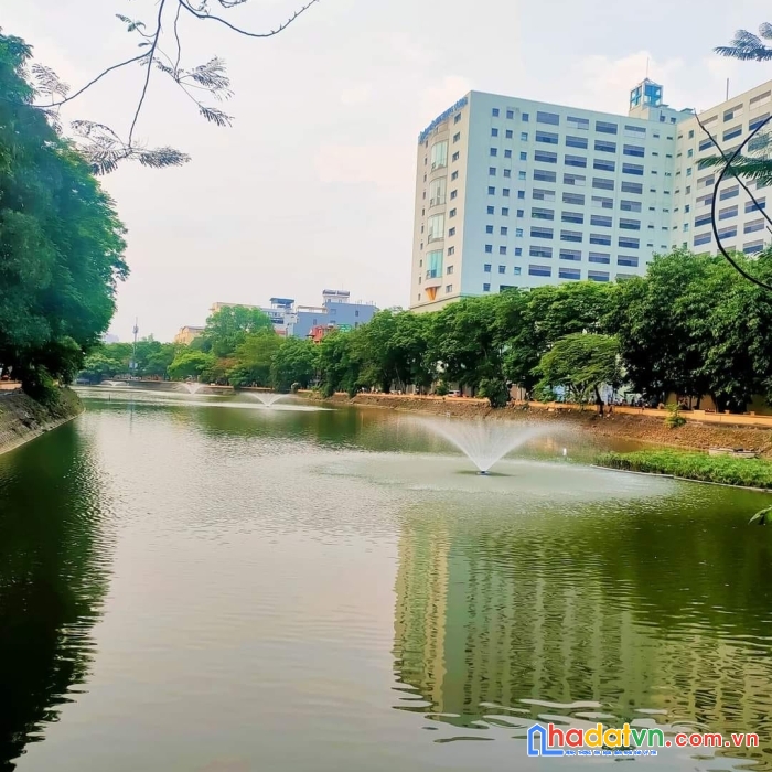 Bán nhà phố chùa láng, view hồ, lô góc, 3 ô tô tránh, 126m2, 32 tỷ