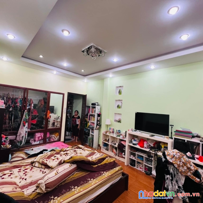 Bán gấp nhà hẻm xe tải lạc long quân  quận 11 ( ngang 4m *20m) 4 tầng gía 10.2 tỷ
