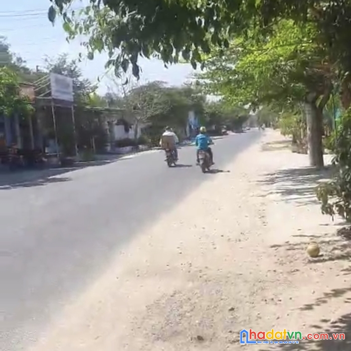 Bán gấp lô đất mặt tiền đường 21/8 . phan rang - tháp chàm . sổ sẵn . lh 0964.767.439 ( đức )