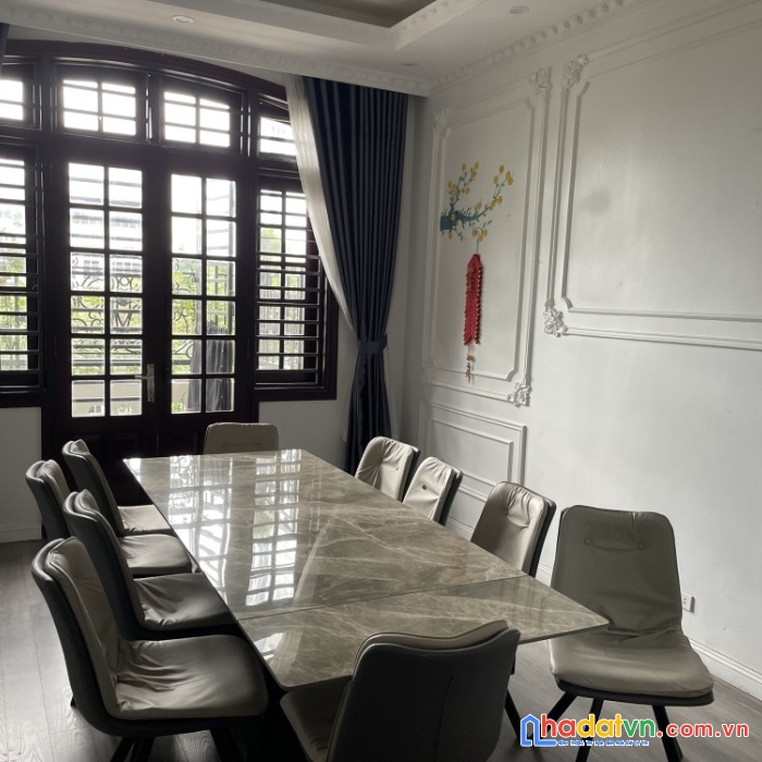 Mặt phố hoàng quốc việt, vỉa hè 6m, nhà 6 tầng thang máy, dt 80m2, 32 tỷ