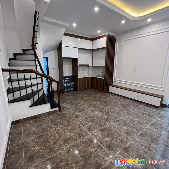 Bán nhà trường chinh, nhà mới, gần phố, ngõ ô tô. 40m2. giá 4.75 tỷ.