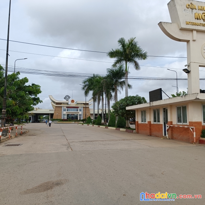 Đất nền full thổ mặt tiền đường nhưa . liền kề cao tốc hcm-mộc bài .