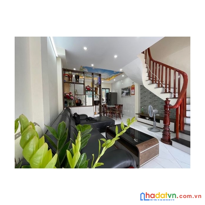 Nhà đẹp ở ngay - tặng 90% nội thất - diện tích rộng - ngõ nông gần oto