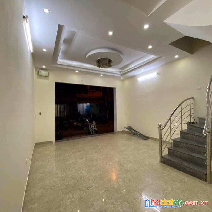 Mặt phố hoàng hoa thám, phố cổ hà đông, kinh doanh sầm uất 
tien ich xung quanh ko thieu thu j