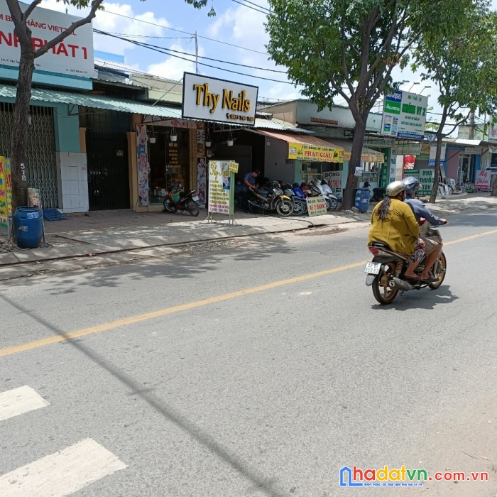 Nhà  đẹp ngay ngã ba mã lò, và tỉnh lộ 10, giáp quận 6, thuận tiện đi lại giữa các quận, chỉ hơn 3