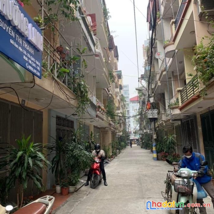 Ngay cạnh ngã tư sở-thanh xuân- dt 116m- 75tr/m