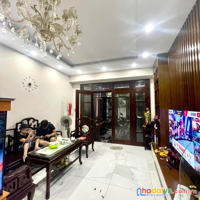 Hiếm! bán nhà hào nam, ngõ ba gác đỗ cửa, dân xây, 4 ngủ, 100tr/m2