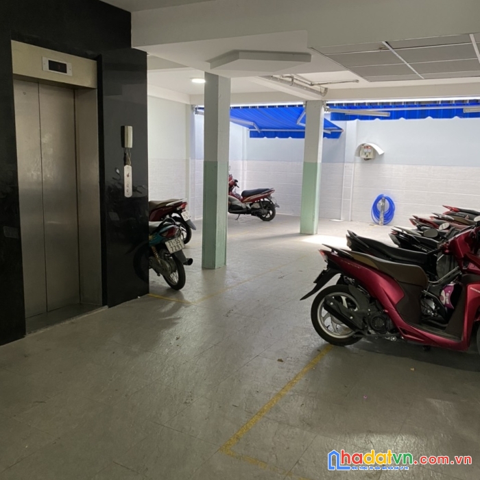I xuất ngoại bán gấp chdv mới 21 phòng ở thoại ngọc hầu tân phú giá chỉ 15,5 tỷ.