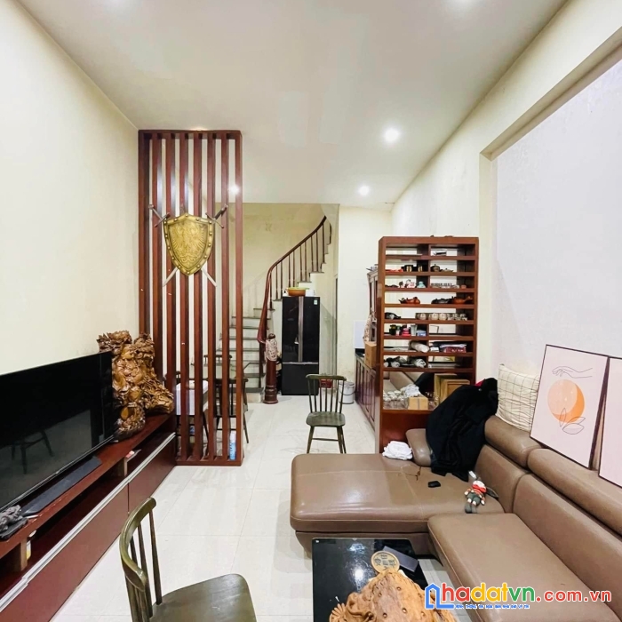 Bán nhà quan nhân 35m2 - 5 tầng - 3 tỷ 850tr - ngõ thông  - 2 mặt thoáng trước sau.