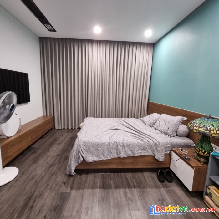 Bán nhà gấp trần quốc hoàn 105m2, 4 tầng, mặt tiền 7m2, giá 23 tỷ.