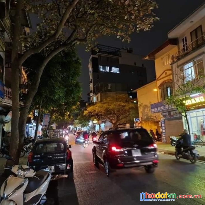 Phố long biên 1- mặt phố- 5m mặt tiền- dòng tiền 15 triệu 1 tháng đang chảy. siêu hiếm nhỉnh 9 tỷ.