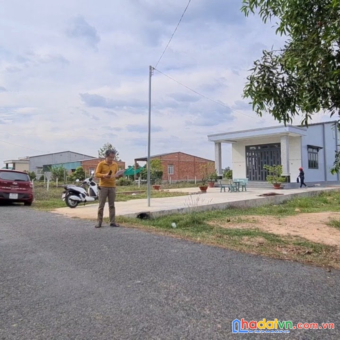 Chính chủ cần bán gấp đất 400m2 thổ cư giá 580 triệu sổ sẵn , 0933320139