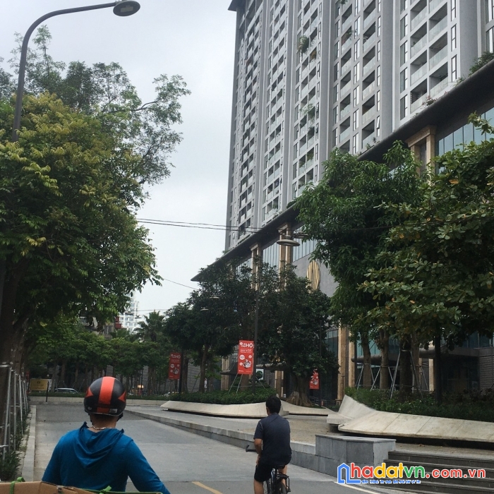 Bán nhà mặt phố đường hoàng hoa thám, quận ba đình, sát văn cao, dt 240m2 - giá 200tr/1m.