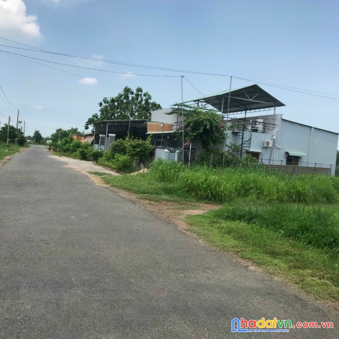 Cần bán gấp đất 200 m2  đối diện cum kcn sổ sẵn 0933320139