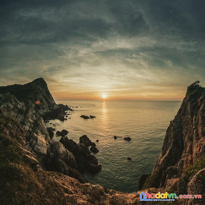 Bán mảnh đất full thổ cư, mặt tiền 334 vân đồn. vị trí đắc địa