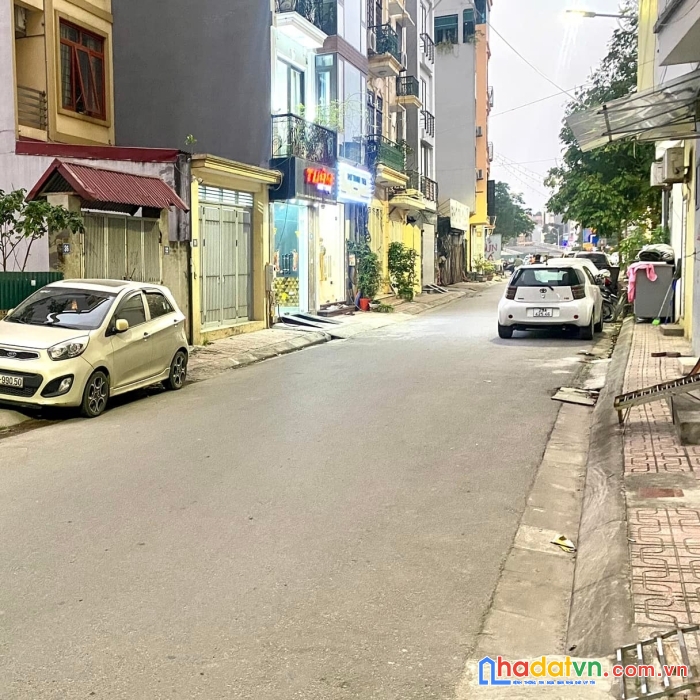 Bán đất phốhồng tiến, 85m2 x mt 4.7m, giá 15.6 tỷ, vỉa hè, nở hậu, ô tô tránh