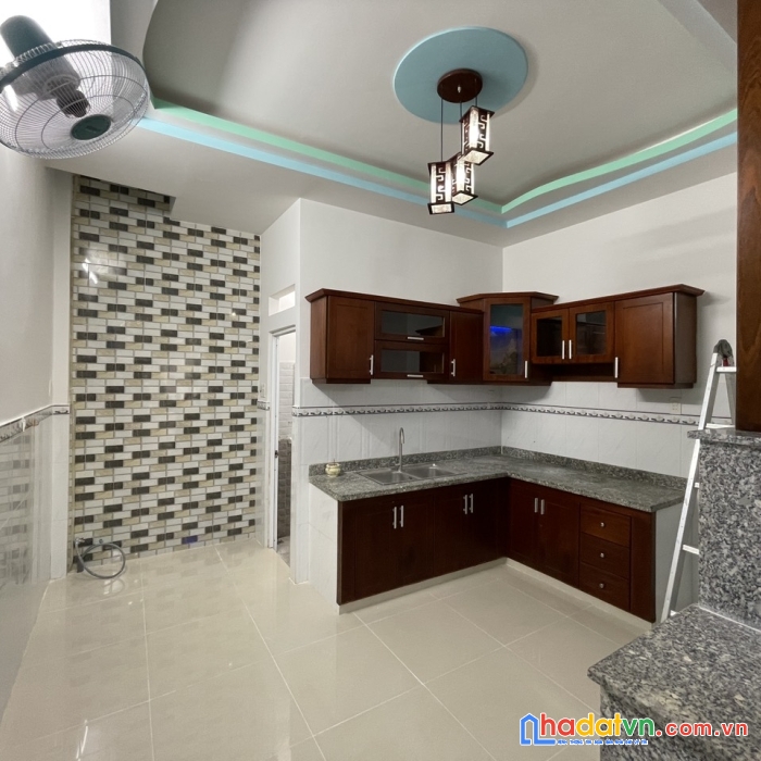 Nhà hxh 8m cách 20 m mt nguyễn chí thanh p.16 q.11