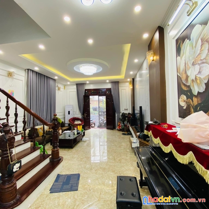 Bán nhà phố láng - đống đa - tặng nội thất - 90m2 5 tầng 9.5 tỷ.