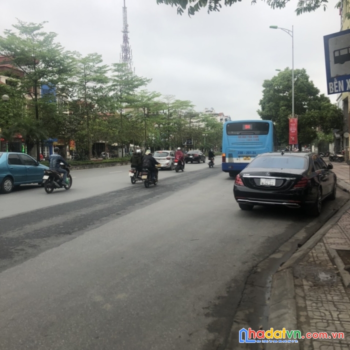 Bán nhà mặt phố ngô gia tự cực hiếm, ô tô, kd, dt 130 m2, 3 tầng, mt 4,5 m, giá nhỉnh 23 tỷ.