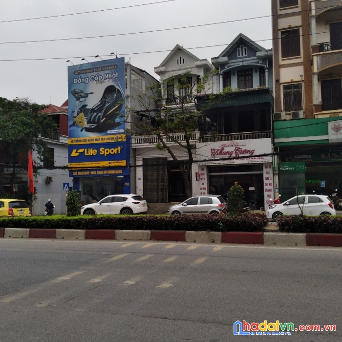 Chính chủ cần bán gấp hàng vip nhà 2 mặt phố hai bà trưng và mặt đường quốc lộ 2