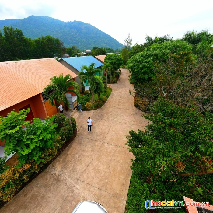 Chuyển nhượng khách sạn 2 mặt tiền đường dt 766 cách núi gia lào chỉ 20p